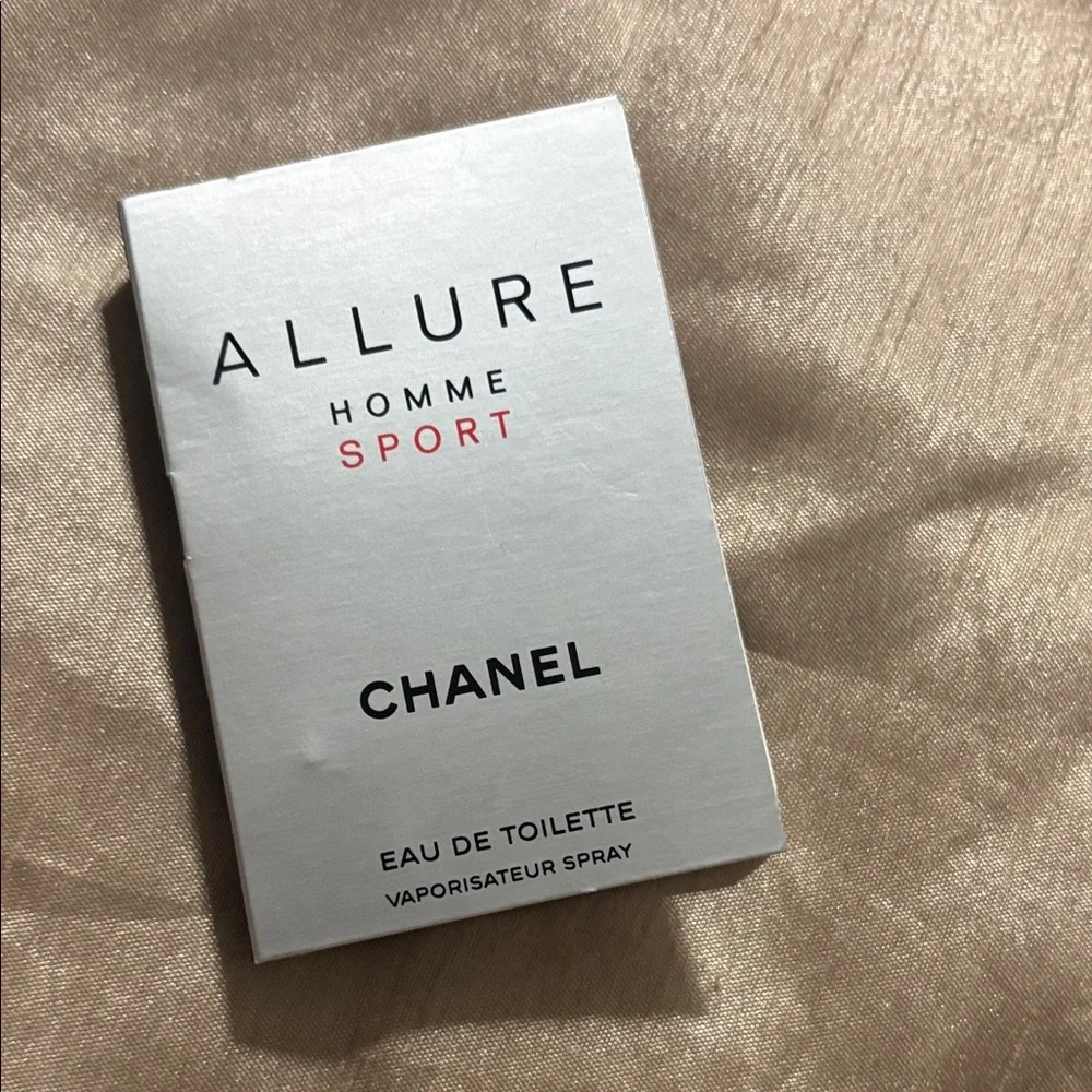 Chanel 17 Piece Assorted Beauty Collection with String Lights USB NWT GWP - Picture 11 of 16